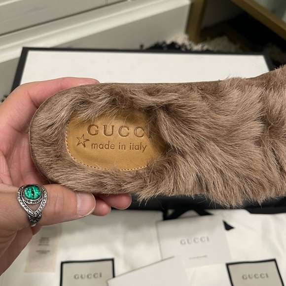 Like New Men’s Size 8 (Euro Size 41) Gucci ACE Bee Sneakers With Fur In White - Picture 9 of 14